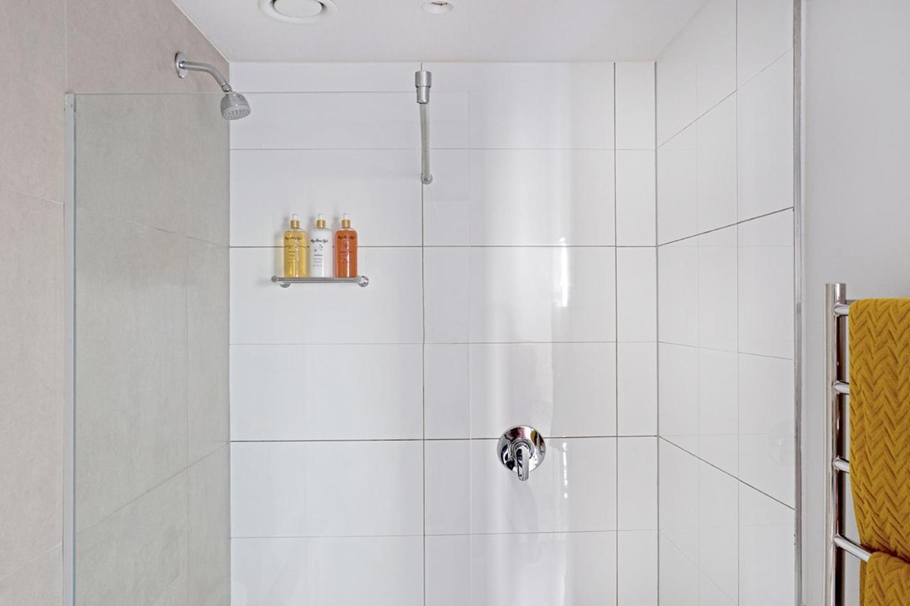 Apartment Margot - Luxury Apartment, City, Ocean & Mountain Views!